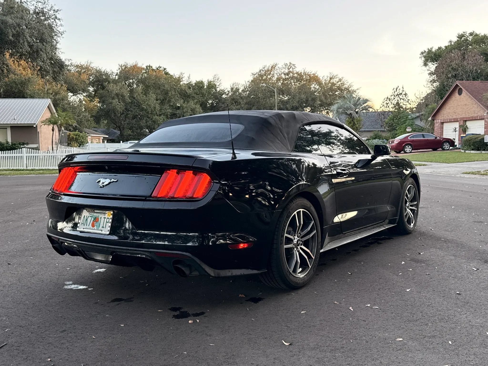Used 2017 Ford Mustang Premium RWD image 5