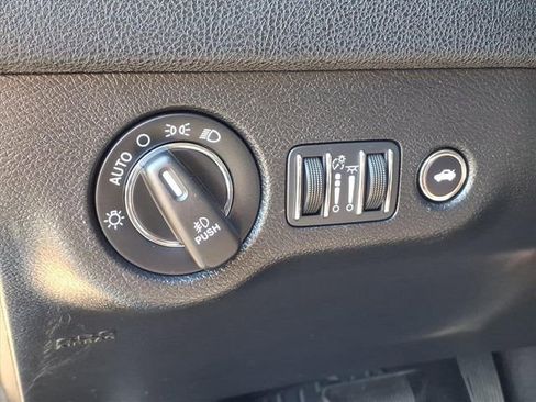 Certified 2019 Chrysler 300 Limited image 19