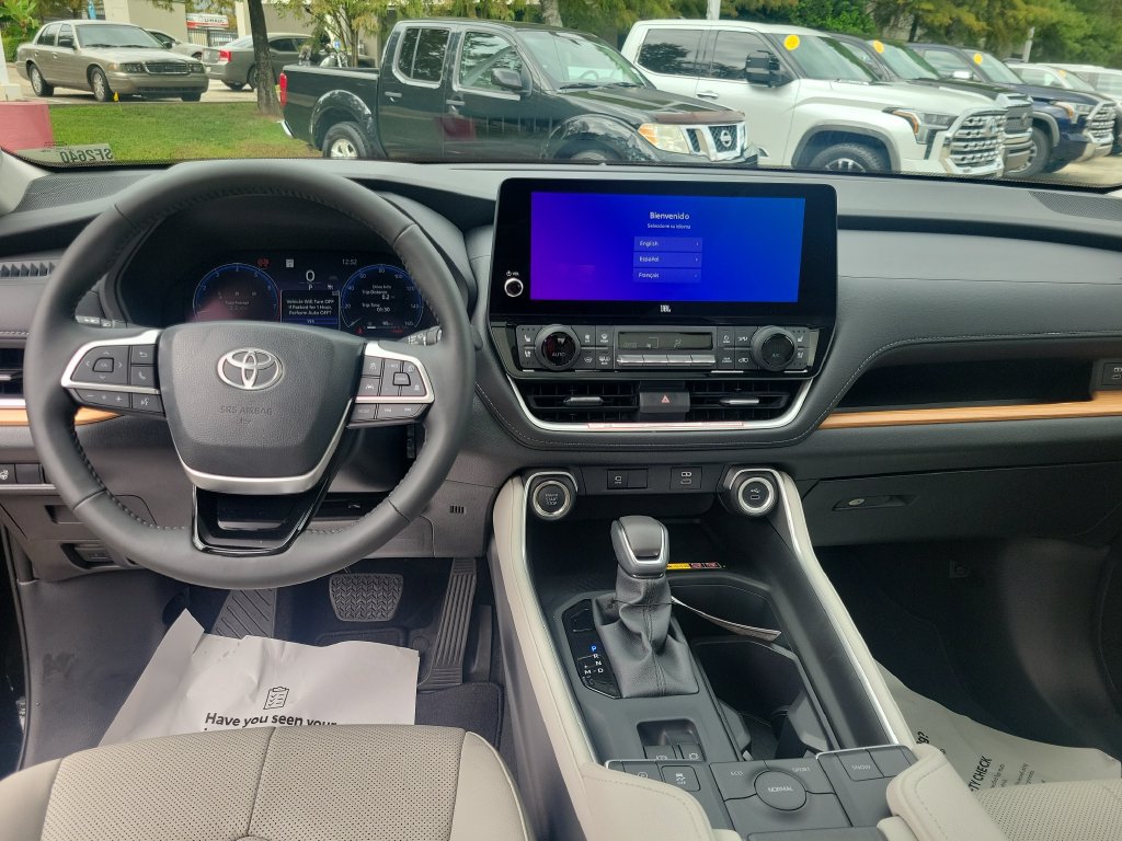 Certified 2026 Toyota Grand Highlander FWD image 33