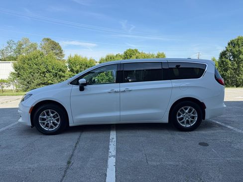Used 2022 Chrysler Voyager LX FWD image 8