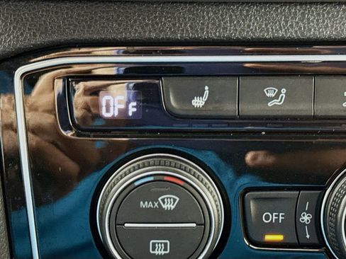 Used 2022 Volkswagen Atlas Cross Sport SE FWD image 21