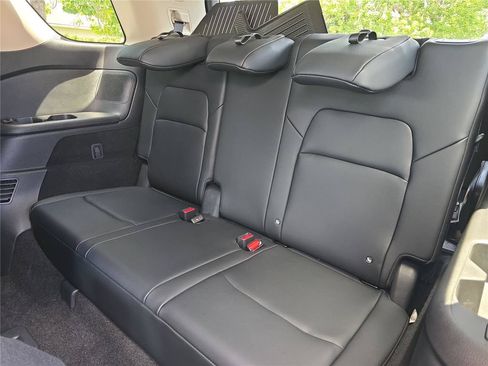 Used 2025 Nissan Pathfinder Platinum FWD image 14