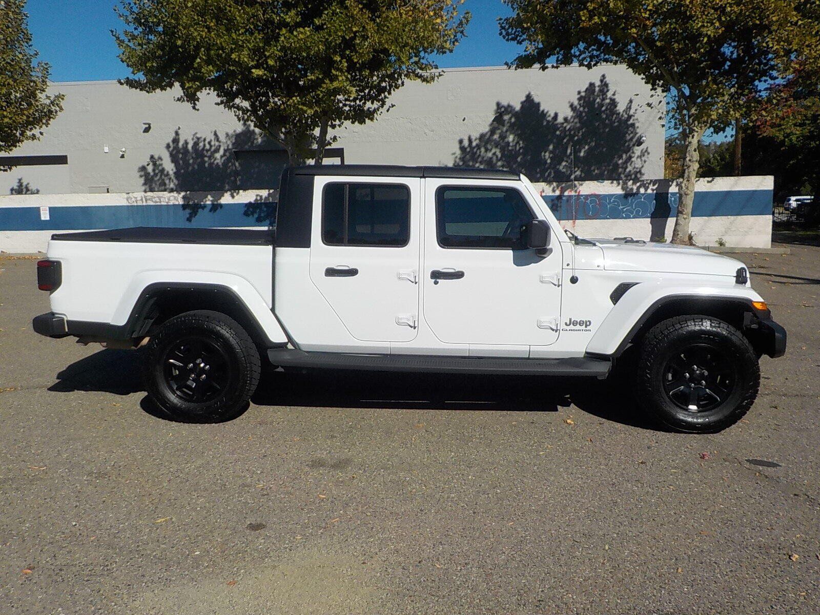 Used 2022 Jeep Gladiator Overland w/ Popular Equipment Package AWD/4WD image 8