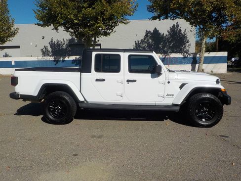Used 2022 Jeep Gladiator Overland w/ Popular Equipment Package image 8