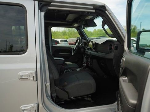 New 2024 Jeep Wrangler Unlimited Rubicon w/ Capability Package image 19