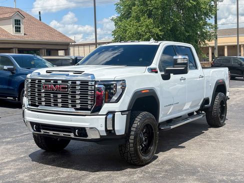 Used 2026 GMC Sierra 2500 Denali w/ Technology Package AWD/4WD image 7