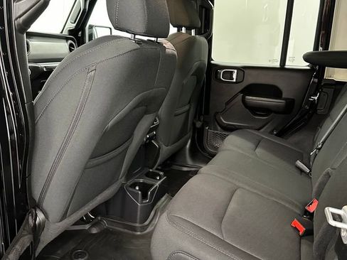 Used 2022 Jeep Wrangler Unlimited Sport image 30