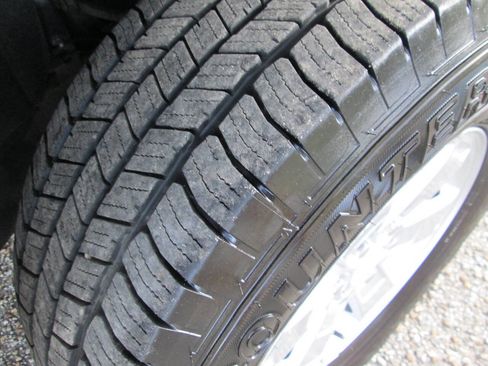 Used 2017 GMC Canyon 2WD Crew Cab w/ Convenience Package image 40