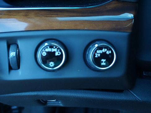 Used 2017 Cadillac Escalade Premium Luxury image 32