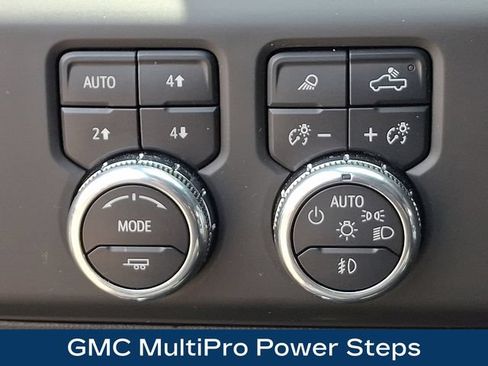 Used 2025 GMC Sierra 1500 Denali w/ Denali Reserve Package AWD/4WD image 9
