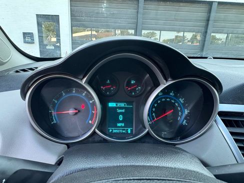 Used 2014 Chevrolet Cruze LT FWD image 18