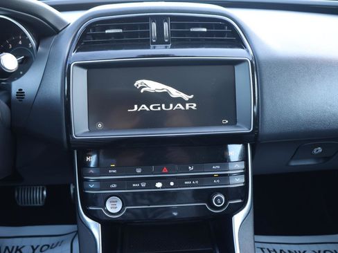 Used 2019 Jaguar XE Premium image 33