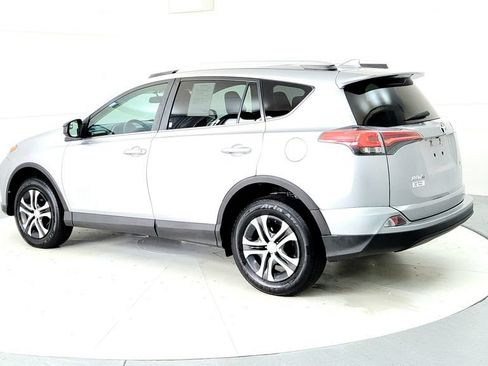 Used 2016 Toyota RAV4 LE AWD/4WD image 4