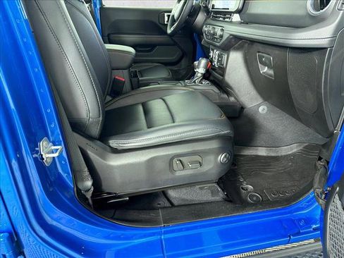 Used 2025 Jeep Wrangler Unlimited Sahara AWD/4WD image 13