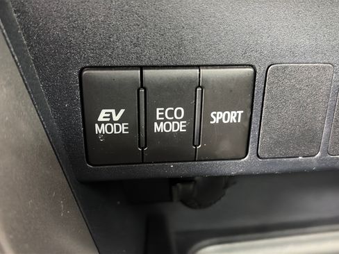 Used 2017 Toyota RAV4 XLE AWD/4WD image 30