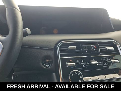 Used 2025 Nissan Armada SL w/ Captain's Chari Seat Package image 12