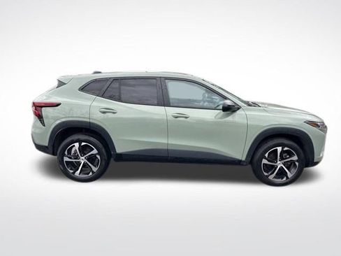 Used 2024 Chevrolet Trax RS w/ Sunroof Package FWD image 7