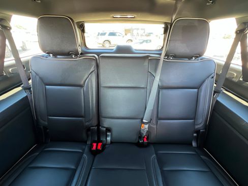 Used 2025 Chevrolet Suburban Premier AWD/4WD image 23