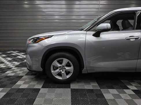 Used 2021 Toyota Highlander LE FWD image 40