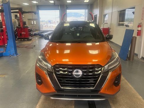 Used 2022 Nissan Kicks SR w/ Premium Package FWD image 12