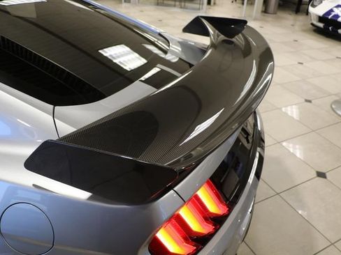 Used 2022 Ford Mustang Shelby GT500 w/ Carbon Fiber Track Pack RWD image 16