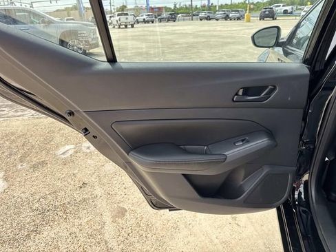 Used 2025 Nissan Altima 2.5 SV FWD image 33