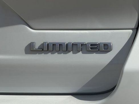 New 2025 Jeep Grand Cherokee Limited w/ Luxury Tech Group II AWD/4WD image 9