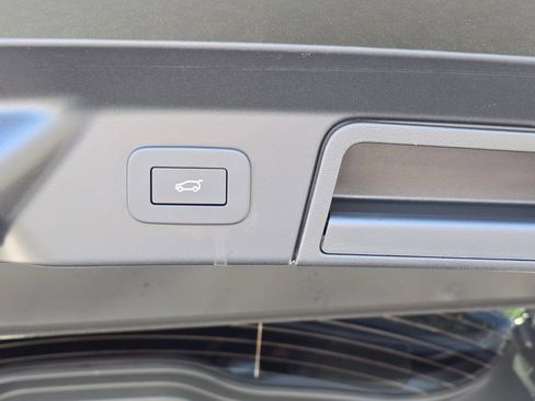 Certified 2025 Land Rover Range Rover Velar Dynamic SE AWD/4WD image 13
