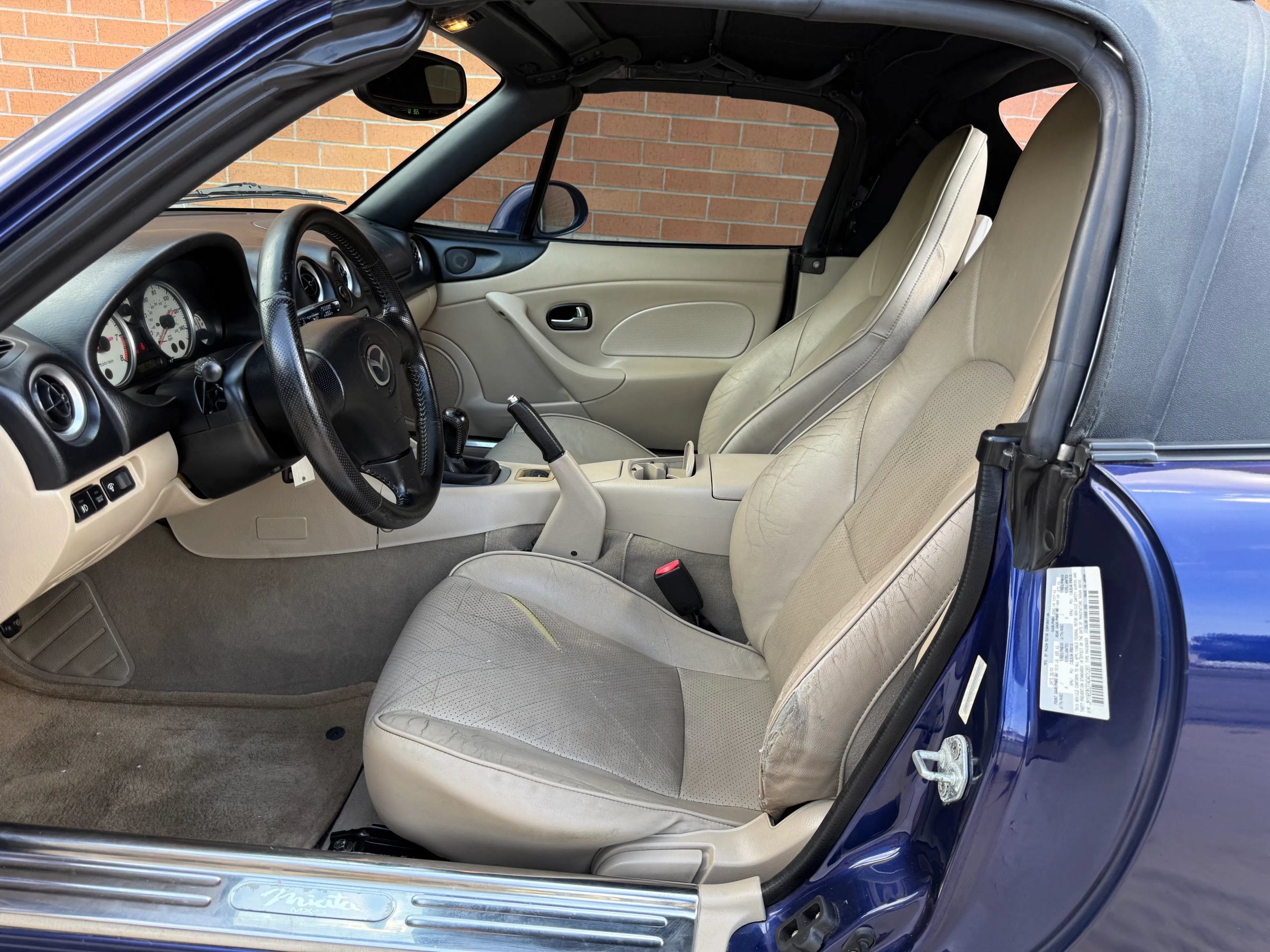 Used 2004 MAZDA MX-5 Miata LS w/ Sports Look Appearance Pkg RWD image 17