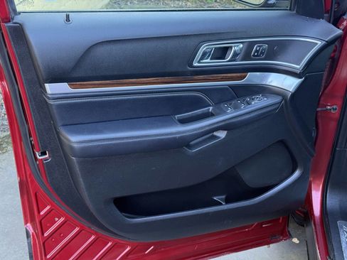 Used 2017 Ford Explorer Limited w/ Equipment Group 301A AWD/4WD image 10