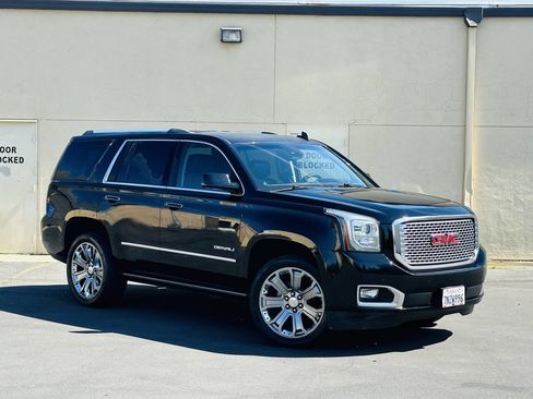 Used 2015 GMC Yukon Denali w/ Premium Package image 2