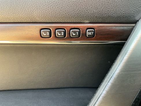 Used 2016 Toyota Land Cruiser image 21