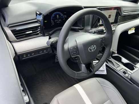 New 2026 Toyota Camry Hybrid FWD image 12