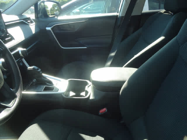 Used 2021 Toyota RAV4 LE AWD/4WD image 7