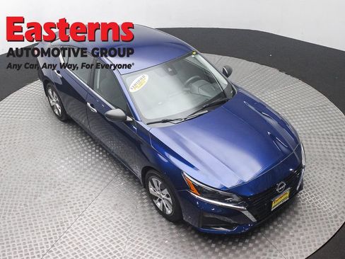 Used 2024 Nissan Altima 2.5 S FWD image 3