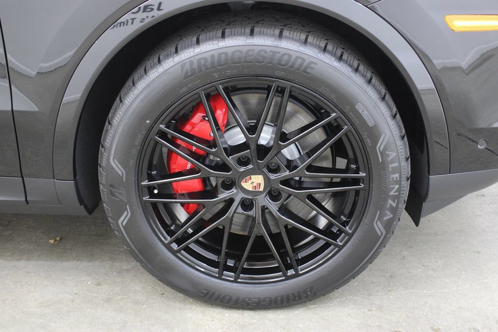 Used 2025 Porsche Cayenne S AWD/4WD image 16
