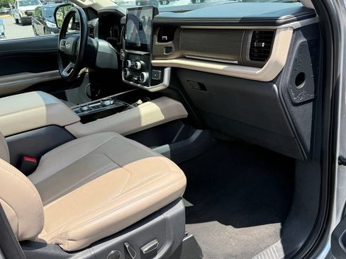 Used 2024 Ford Expedition Limited AWD/4WD image 15