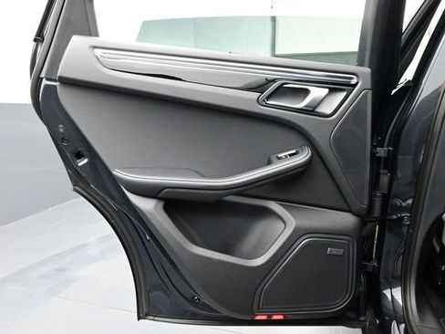 Certified 2025 Porsche Macan Turbo image 13