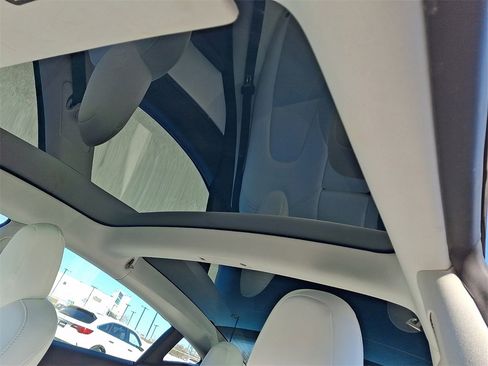 Used 2020 Tesla Model 3 Standard Range Plus image 16