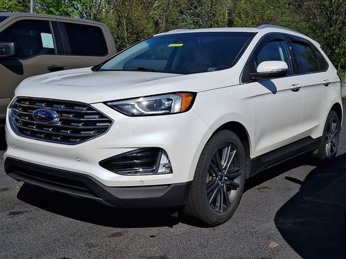 Used 2020 Ford Edge Titanium w/ Class II Trailer Tow Package AWD/4WD image 3