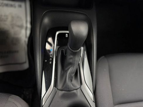Used 2025 Toyota Corolla LE FWD image 34