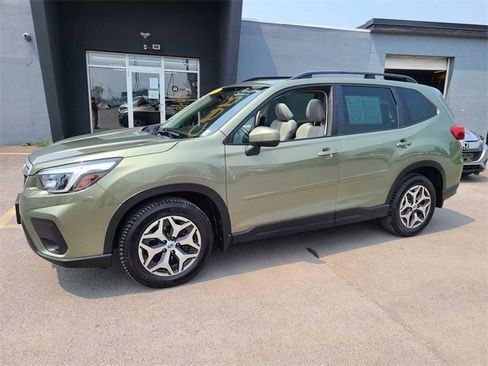 Used 2021 Subaru Forester Premium image 3