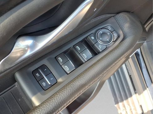 Used 2022 GMC Yukon XL Denali w/ Advanced Technology Package AWD/4WD image 22