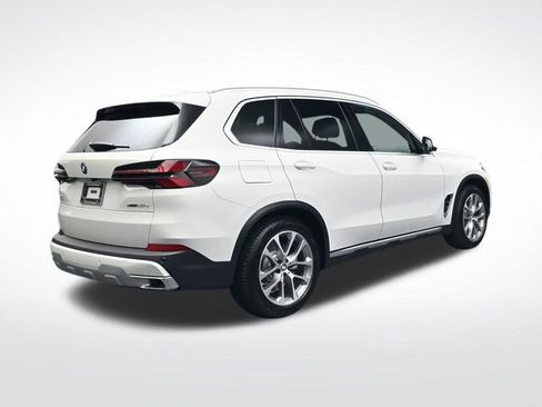 New 2026 BMW X5 xDrive50e image 4