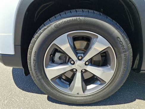 Used 2020 Jeep Cherokee Limited AWD/4WD image 9