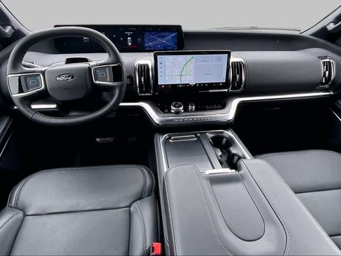 New 2026 Ford Expedition Platinum w/ Stealth Appearance Package AWD/4WD image 5