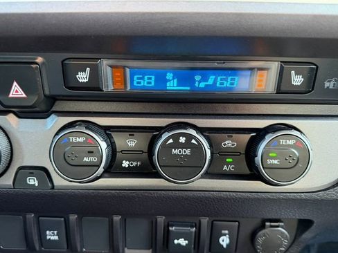 Used 2022 Toyota Tacoma TRD Off-Road w/ TRD Premium Off Road Package image 25