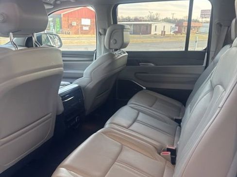 Used 2024 Jeep Wagoneer Series II w/ Flexible Seating Group image 6