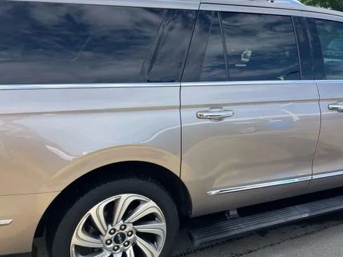 Used 2019 Lincoln Navigator L Reserve AWD/4WD image 8