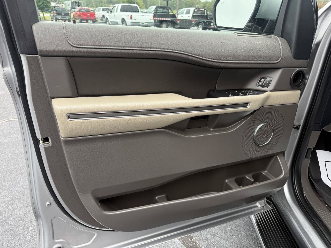 Used 2021 Ford Expedition Max XLT AWD/4WD image 7
